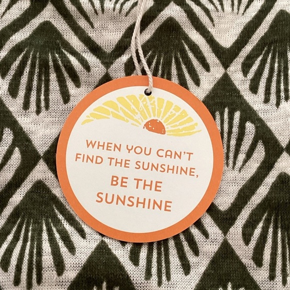 New C&C California Olive and Cream 100% Linen Leaf Print Top Blouse Medium - Picture 2 of 9